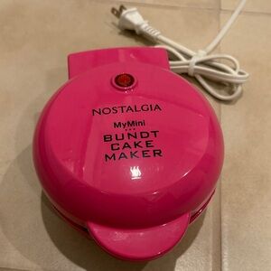 Nostalgia MyMini Pink Bundt Cake Maker